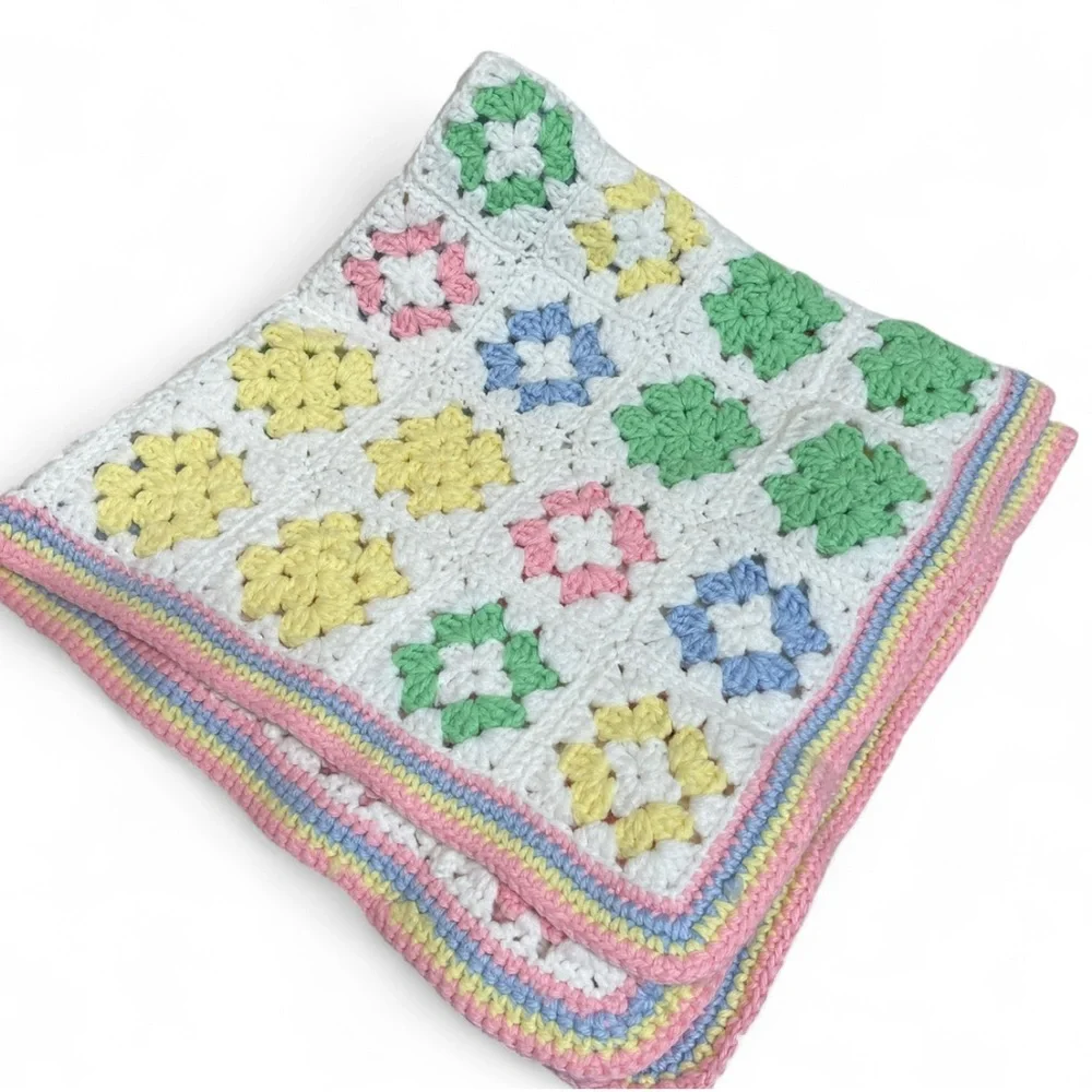Vintage Handmade Pastel Colored Granny Squares Crochet‎ Baby Blanket 31x34